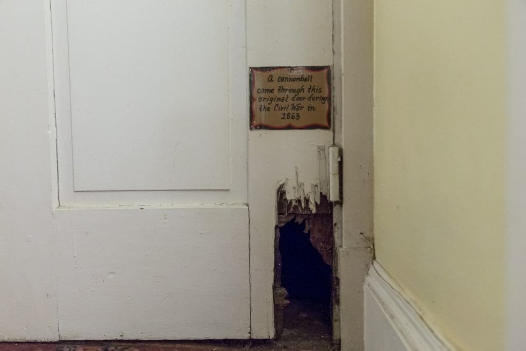 Cedar Grove Inn Mansion, Vicksburg, Mississippi - Civil War Scars. Haunted Ghosts and Spirits